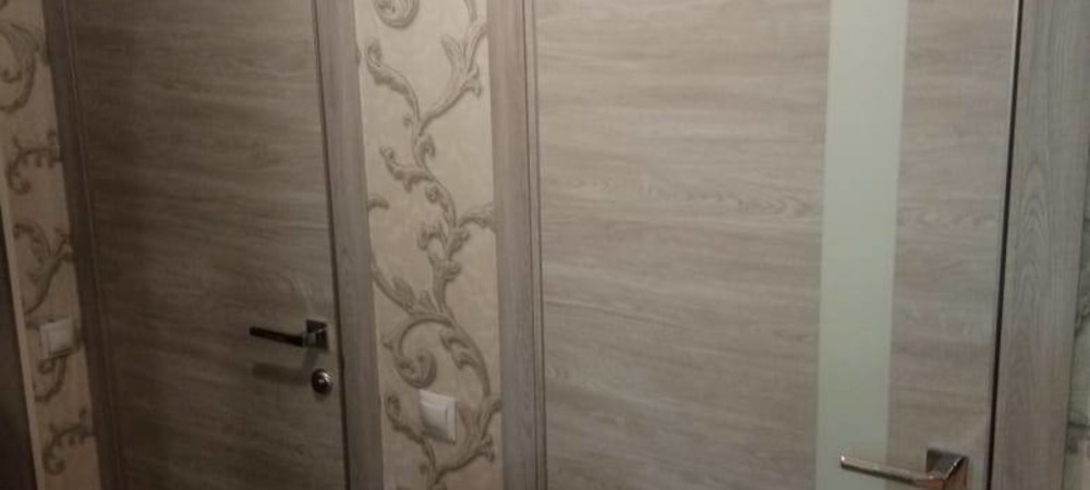 Установили несколько межкомнатных дверей